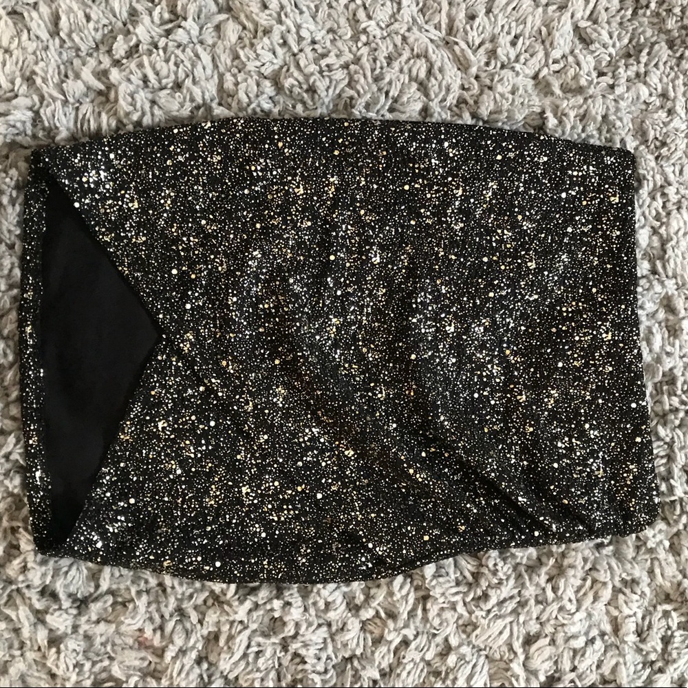 Black and gold mini skirt